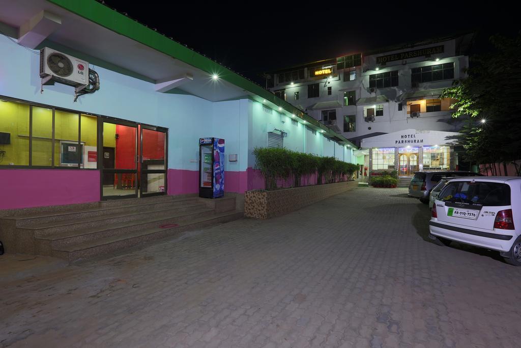 Hotel Parshuram Ґувахаті Екстер'єр фото